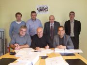 Photo Signature d'un contrat de DSP par le SIDOMSA et le SICTOBA pour la réalisation du futur pole de valorisation énergie matières de l'Ardèche Méridionale